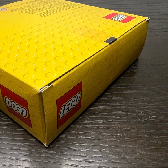 LEGO 6471612 Retro Tape Player Portable Cassette Player VIP Exclusive Walkman - Picture 6 of 9